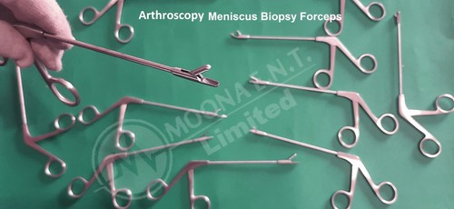 Pinza per biopsia menisco